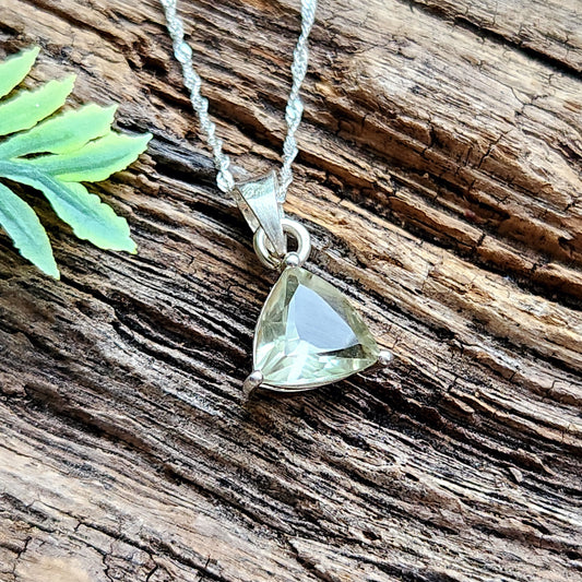 Pendentif en Prasiolite facettée n°2 + chaîne Argent