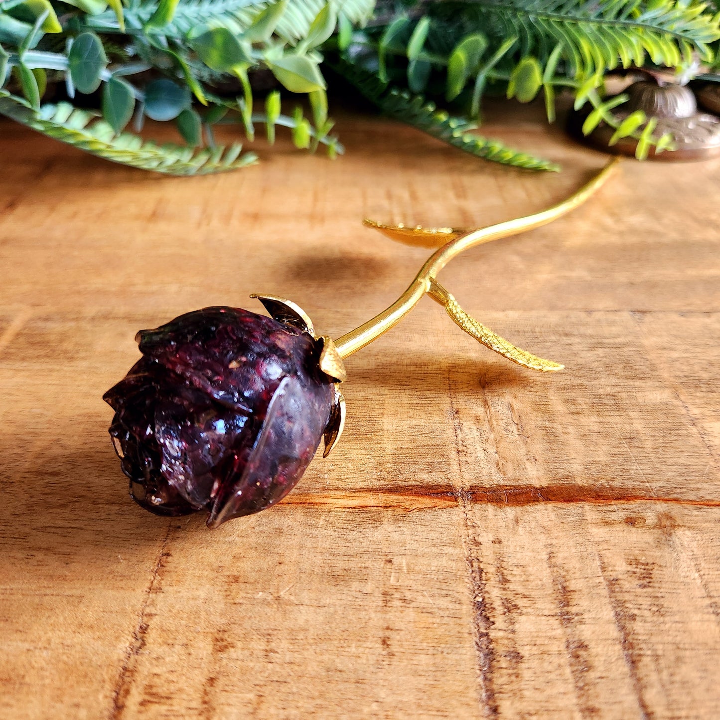 Rose en Grenat - tige dorée