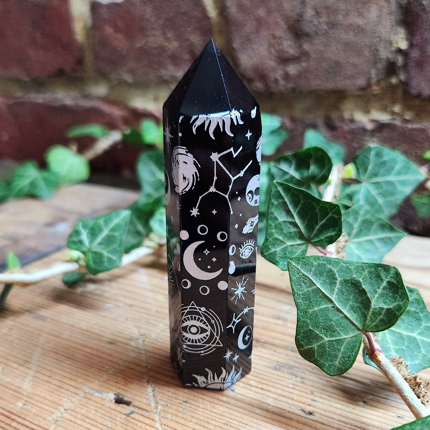 Tour en Obsidienne Noire gravée - Argentée - n°1