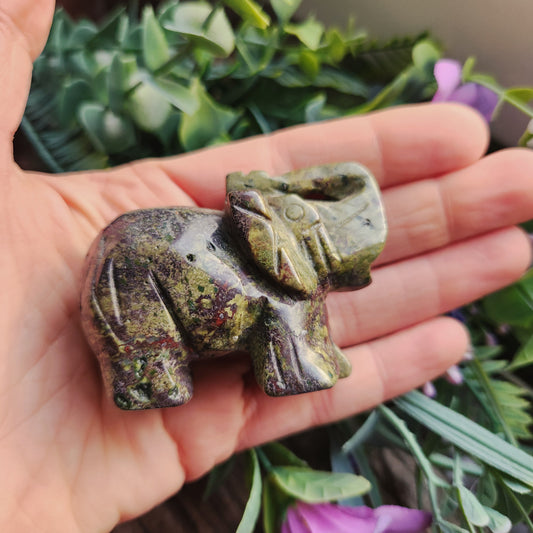 Sculpture d'Eléphant en Jaspe sang de dragon