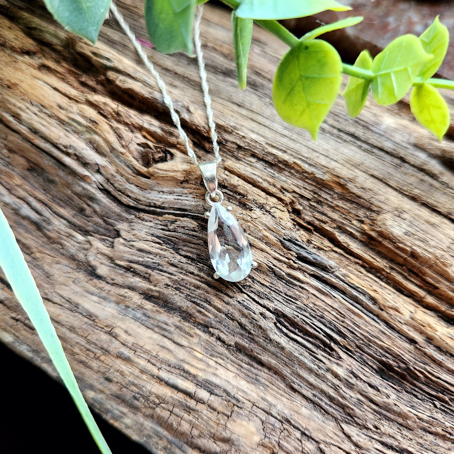 Pendentif en Quartz blanc facetté + chaîne Argent