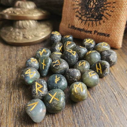 Runes en Labradorite