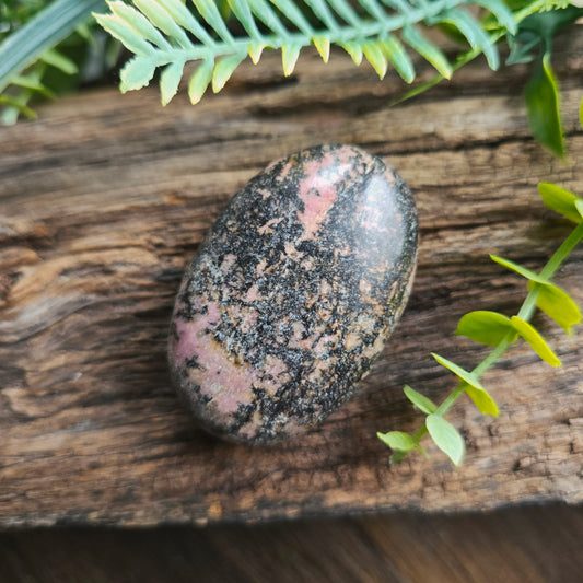 Galet en Rhodonite - n°1