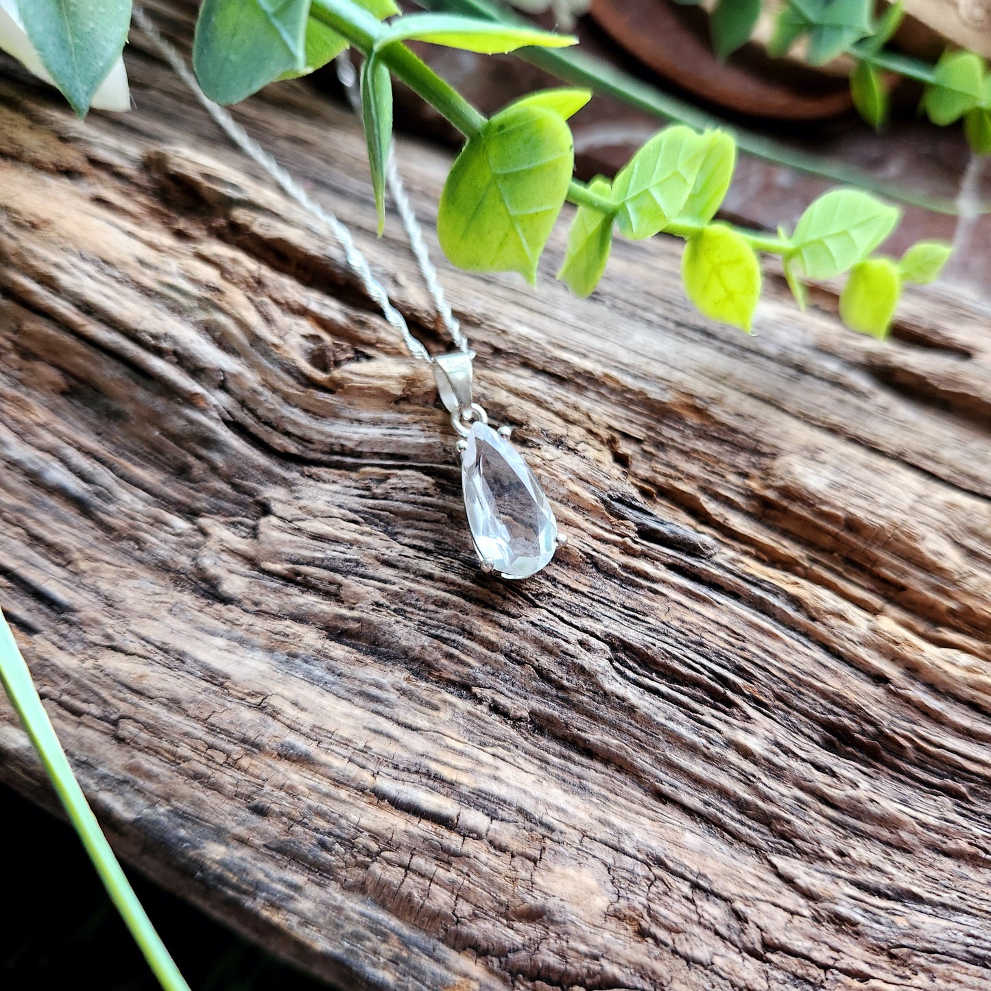 Pendentif en Quartz blanc facetté + chaîne Argent