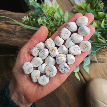 Runes en Howlite