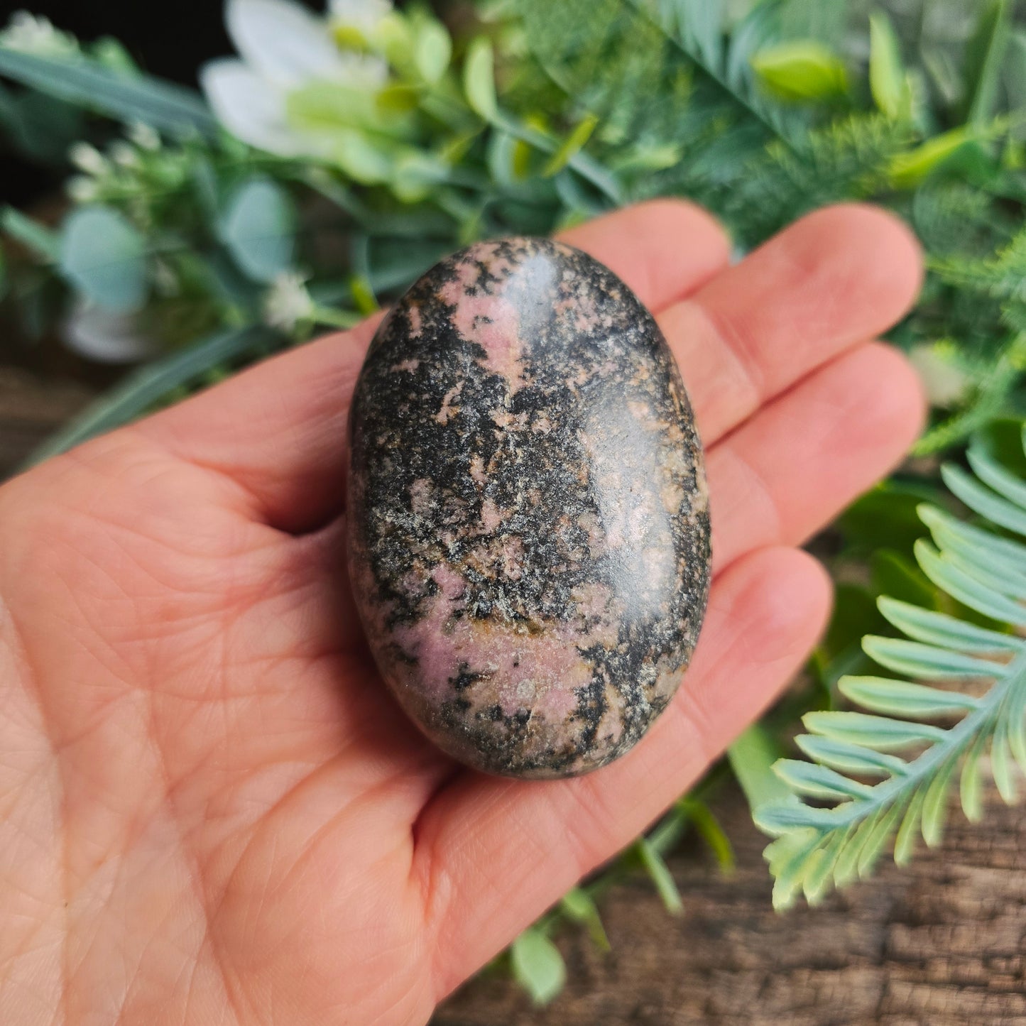 Galet en Rhodonite - n°1