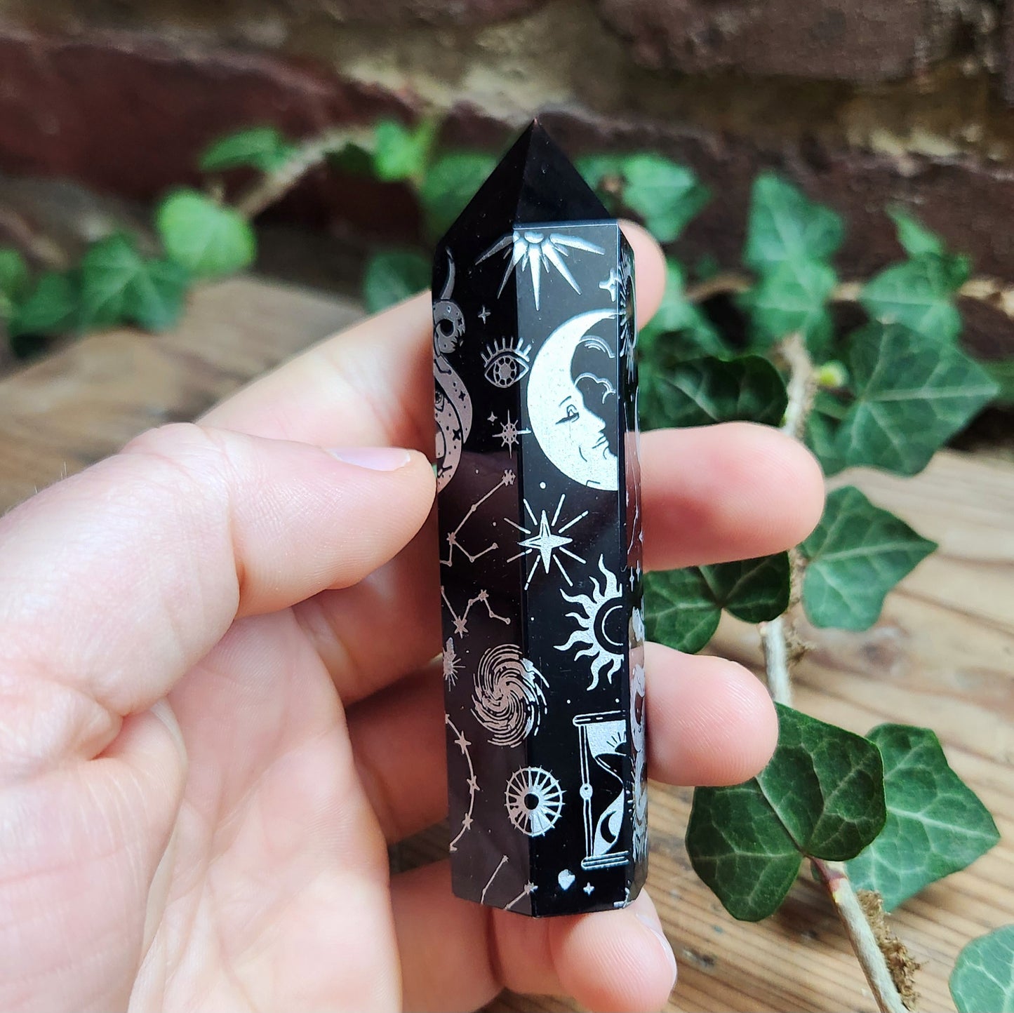 Tour en Obsidienne Noire gravée - Argentée - n°2