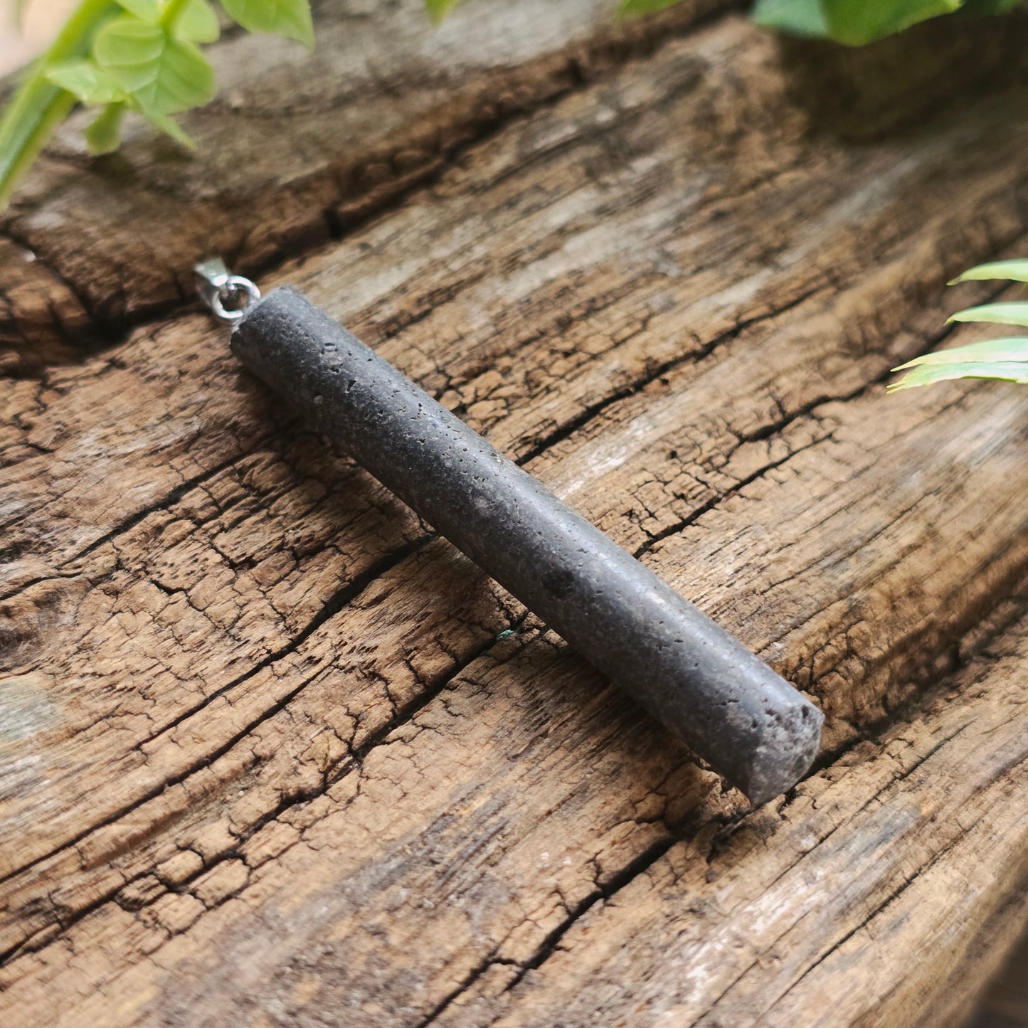 Pendentif Totem en Pierre de lave marine - n°2
