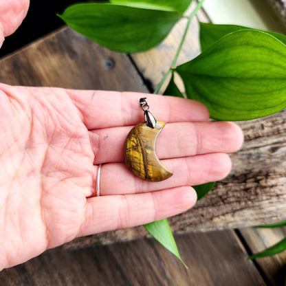 Pendentif lune en Œil de tigre - n°2