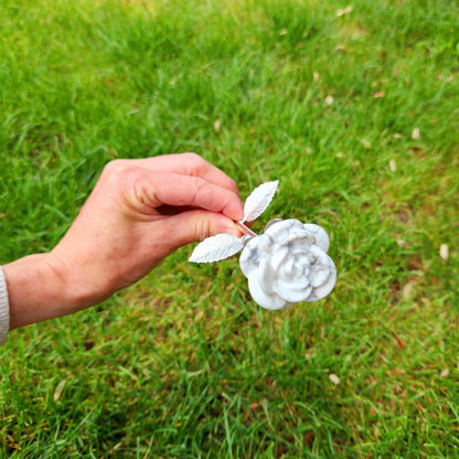 Rose en Howlite