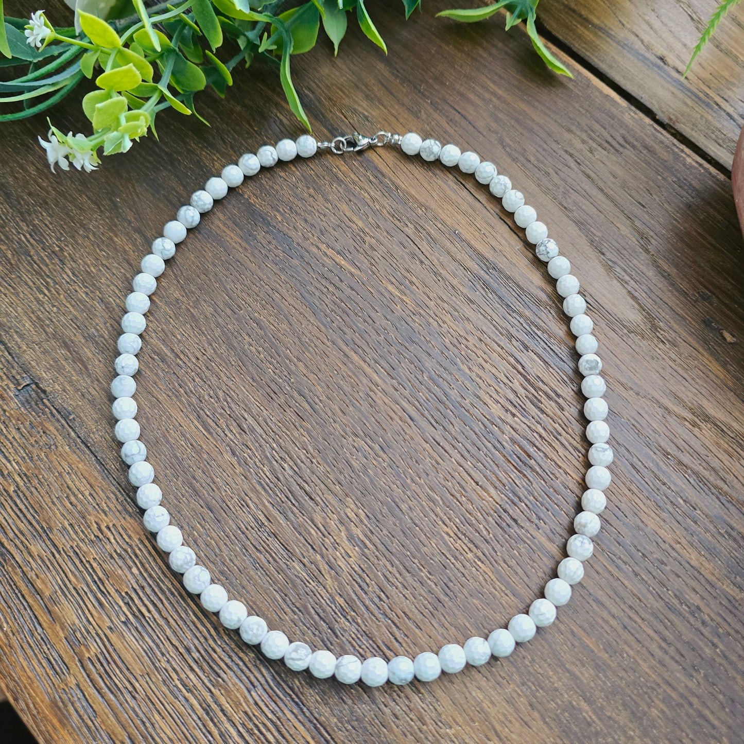 Collier en Howlite facettée