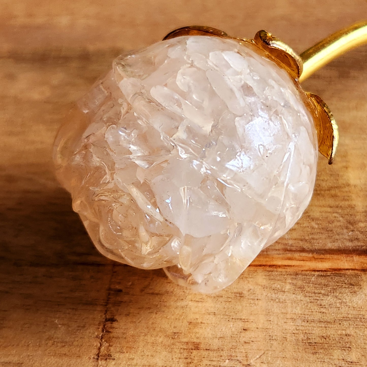 Rose en Quartz blanc - tige dorée