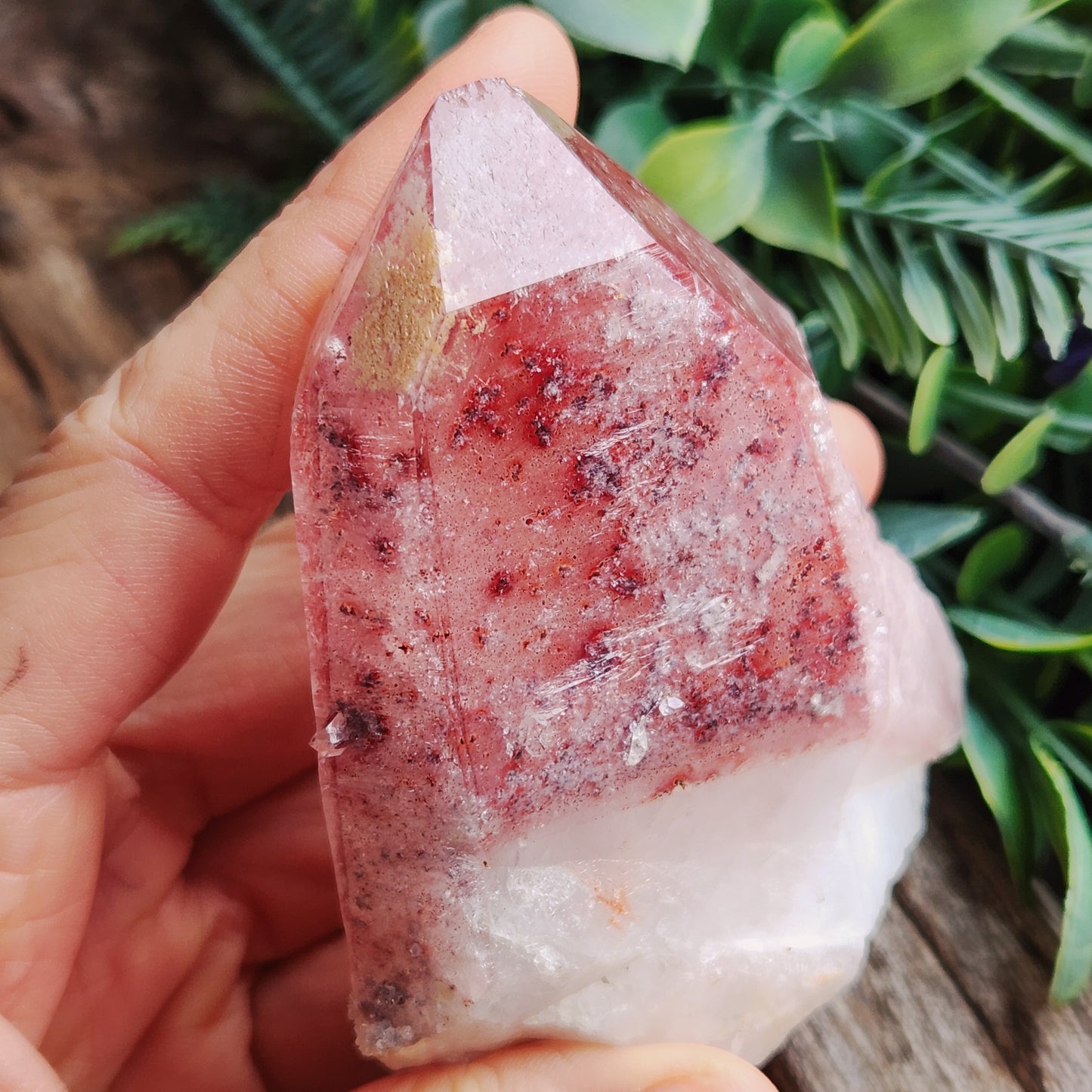 Pointe de cristal de Quartz rosé