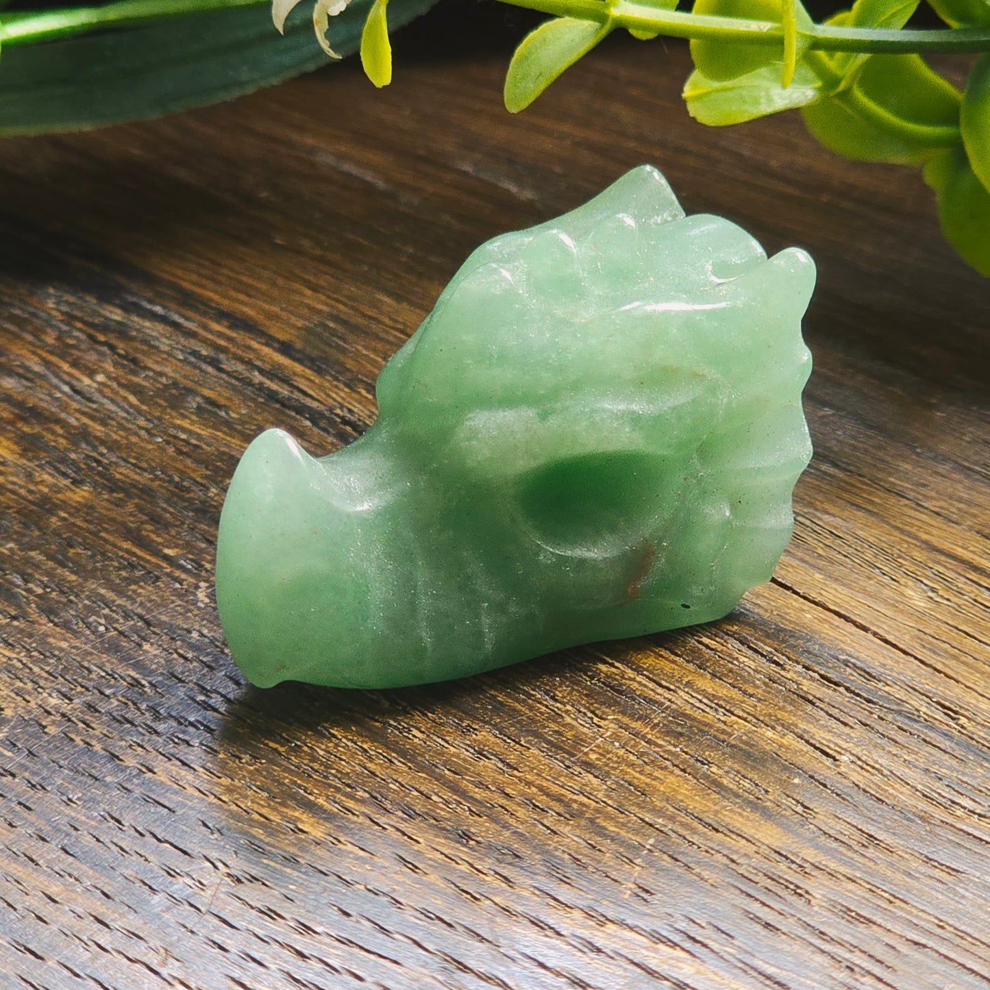 Têtes de dragon sculptées