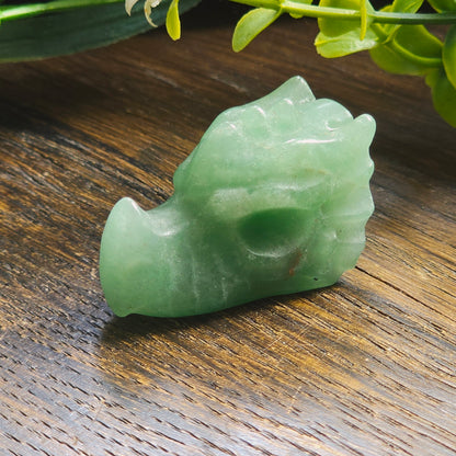Têtes de dragon sculptées