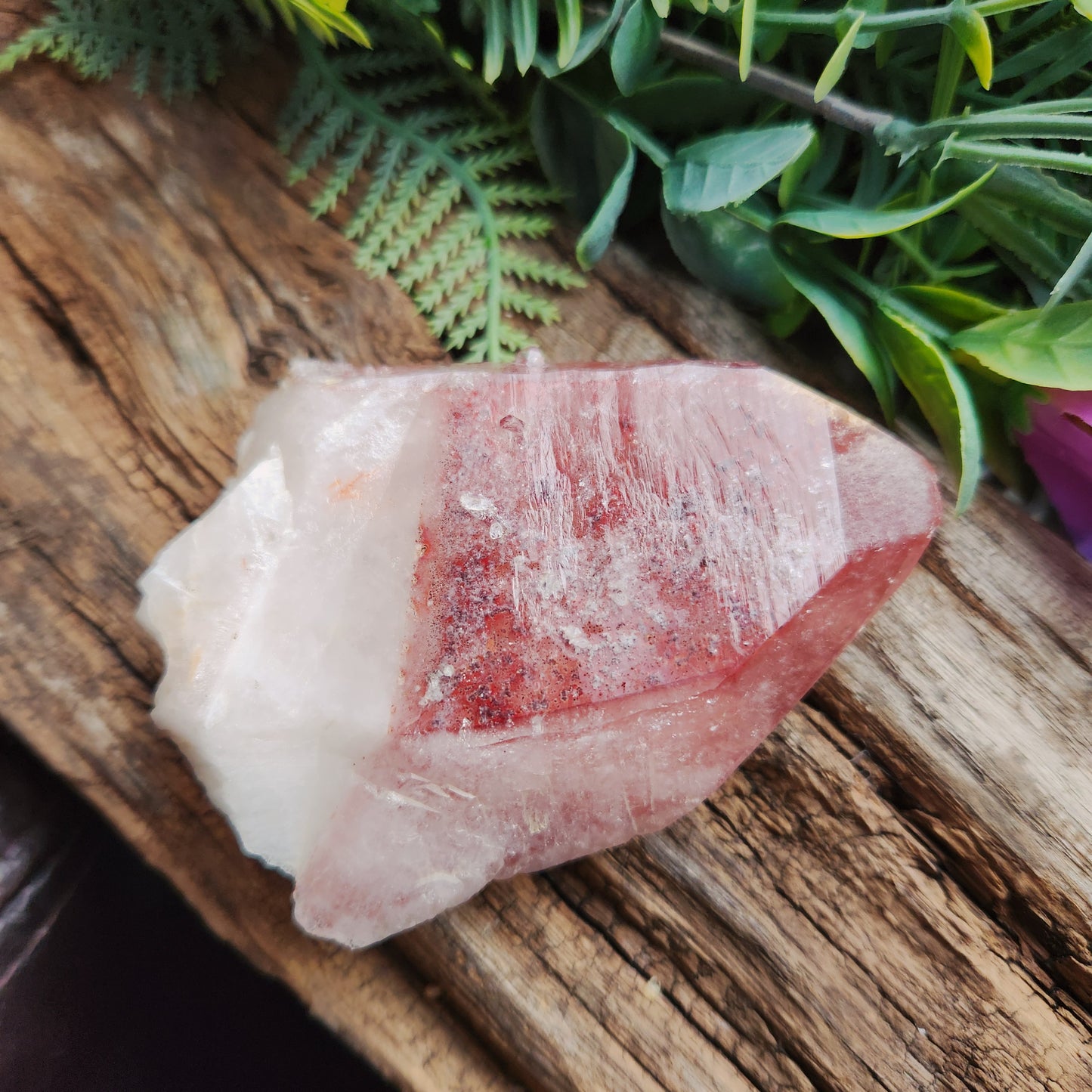 Pointe de cristal de Quartz rosé