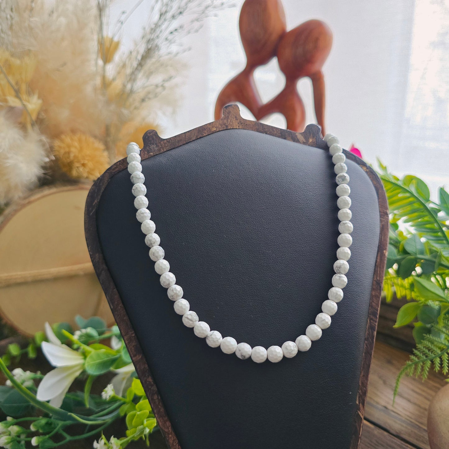Collier en Howlite facettée