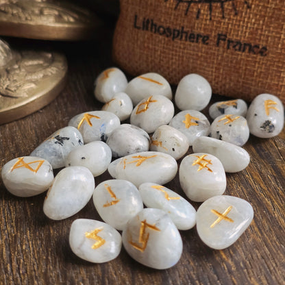 Runes en Pierre de Lune