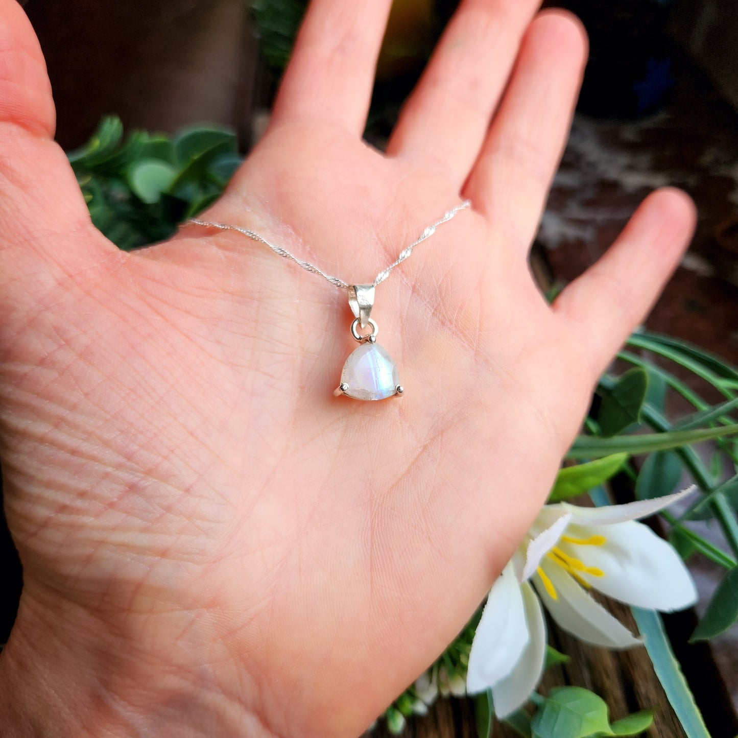 Pendentif en Pierre de lune facettée + chaîne Argent