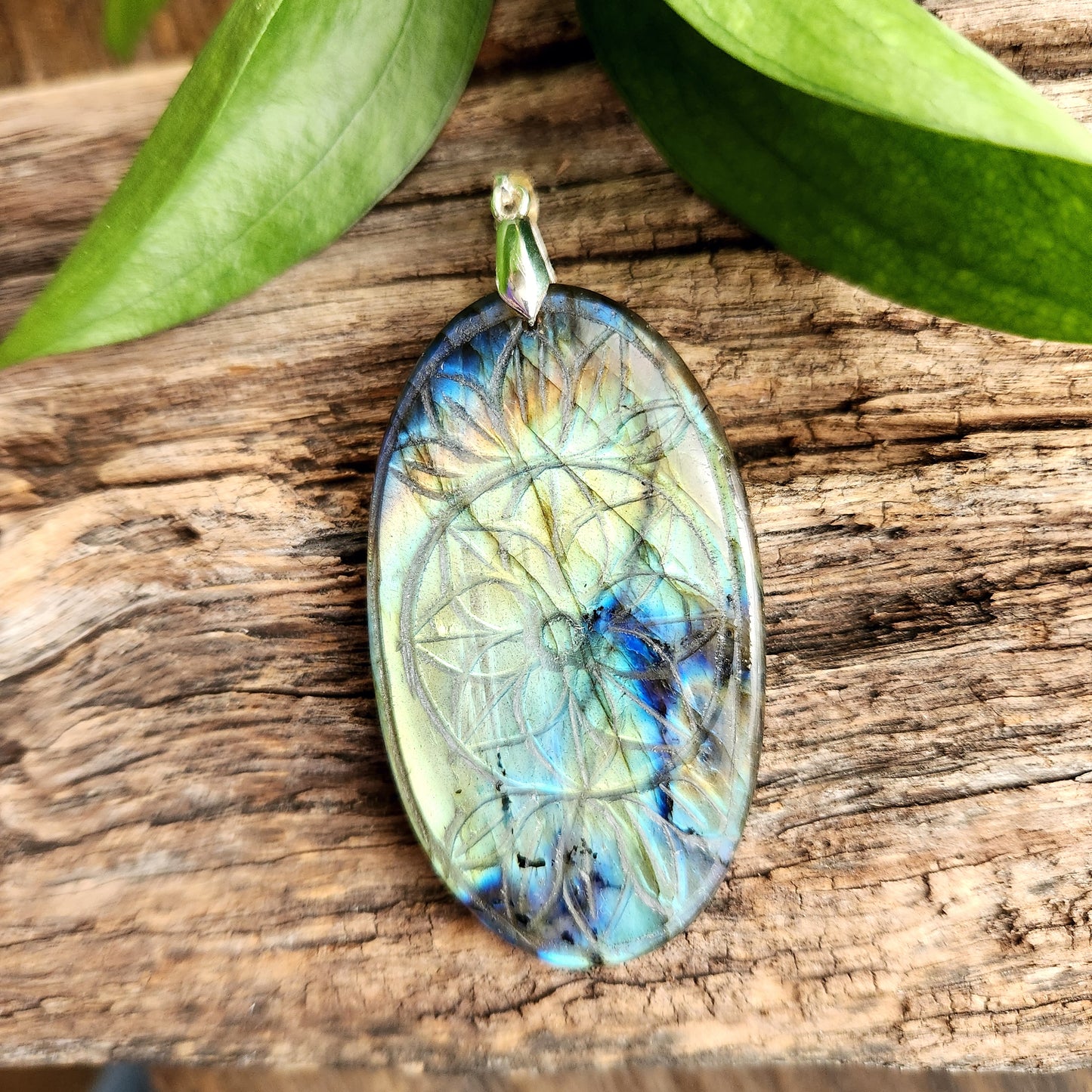Pendentif en Labradorite sculptée - n°4