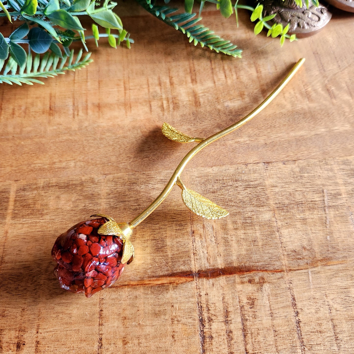 Rose en Jaspe rouge - tige dorée