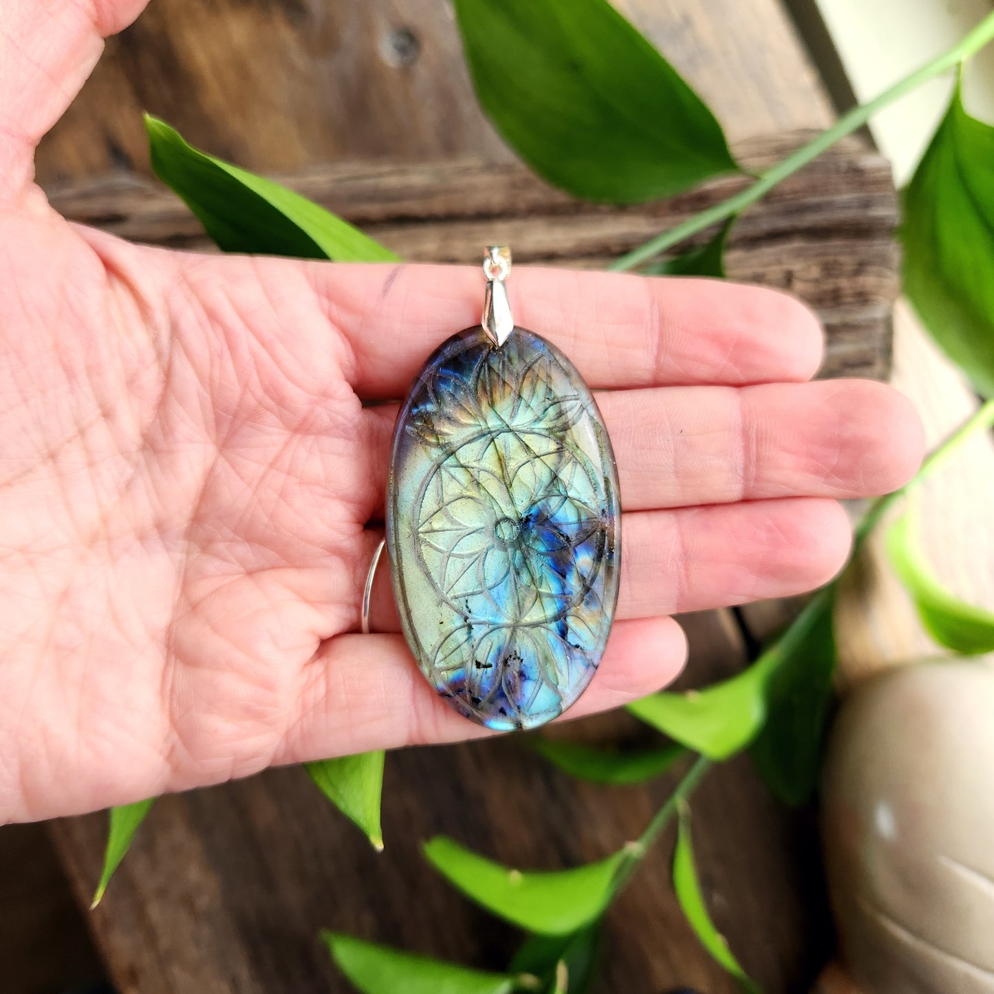 Pendentif en Labradorite sculptée - n°4