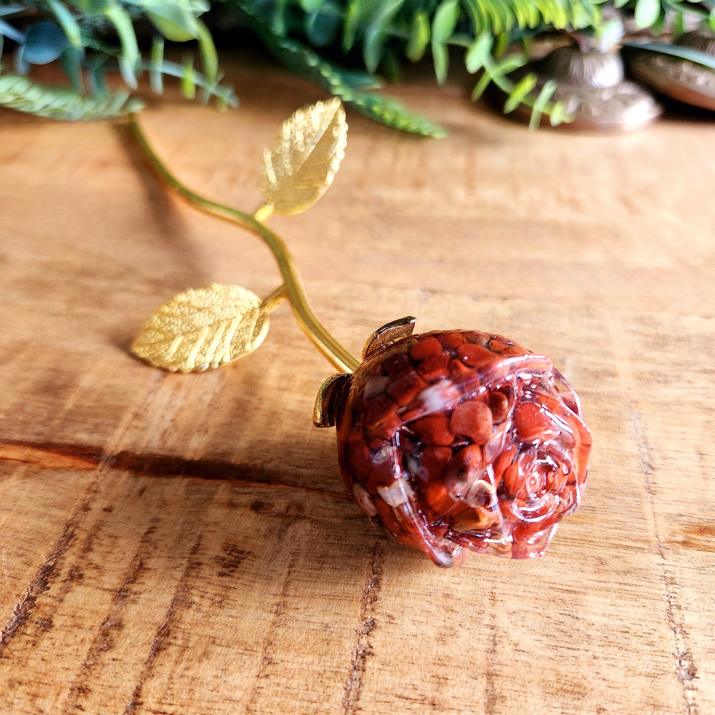 Rose en Jaspe rouge - tige dorée