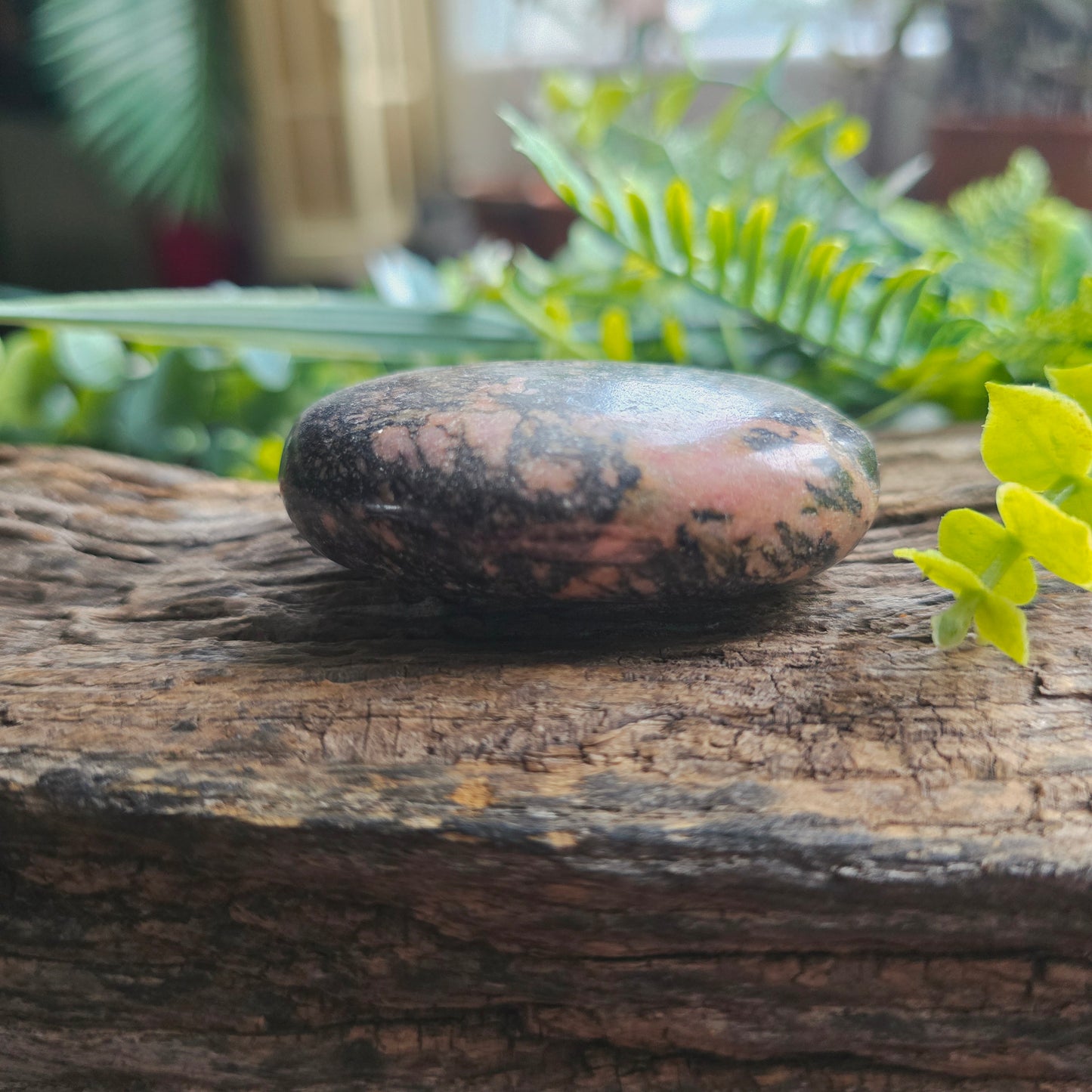 Galet en Rhodonite - n°2