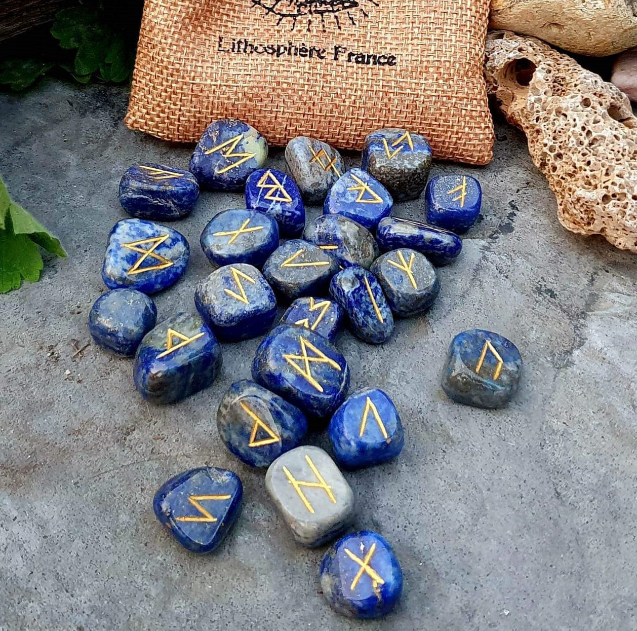 Runes en Lapis Lazuli